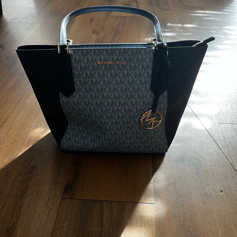 Michael Kors Women’s Tote Bag